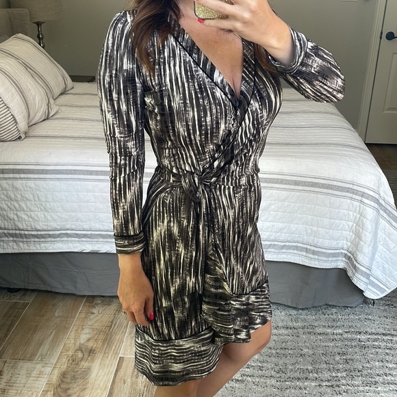 BCBG Wrap Dress size XS - Picture 2 of 6